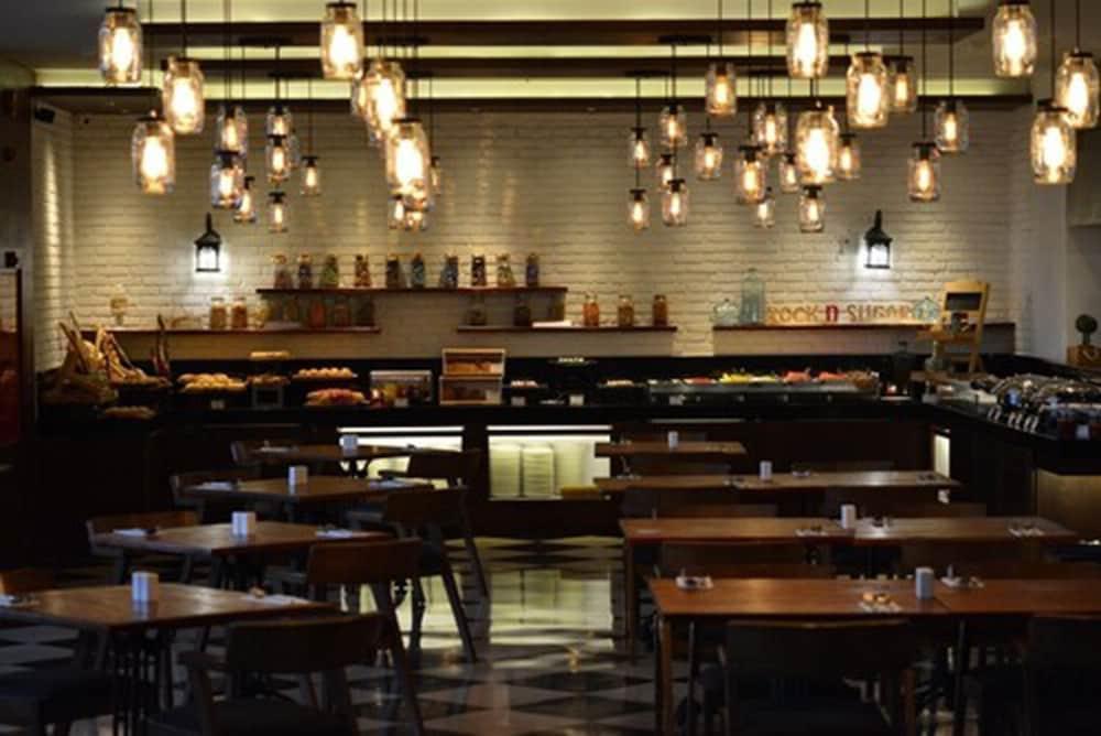 Luminor Hotel Jemursari By Wh With The Best Breakfast In Town And Located Near Surabaya Industrial Estate Rungkut Sier Exterior foto